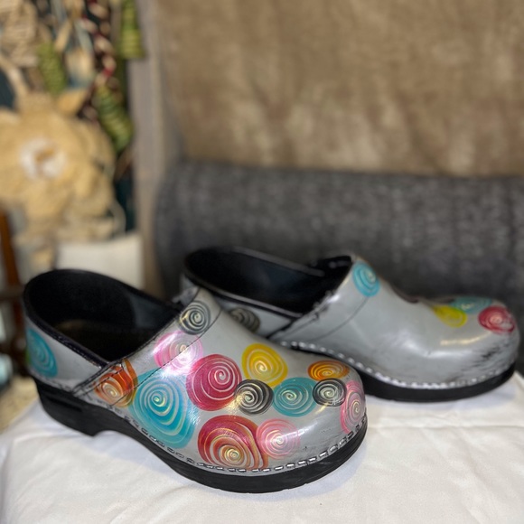 Dansko nursing clogs - Picture 4 of 10